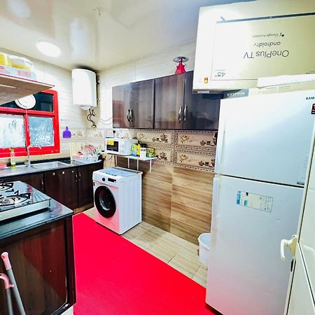 ドバイMoon Backpackers , Al Rigga , Partition For Couples And For Singlesアパートメント エクステリア 写真