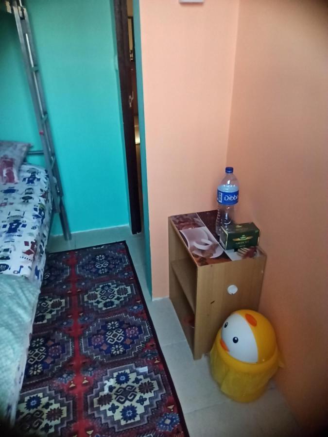 ドバイMoon Backpackers , Al Rigga , Partition For Couples And For Singlesアパートメント エクステリア 写真