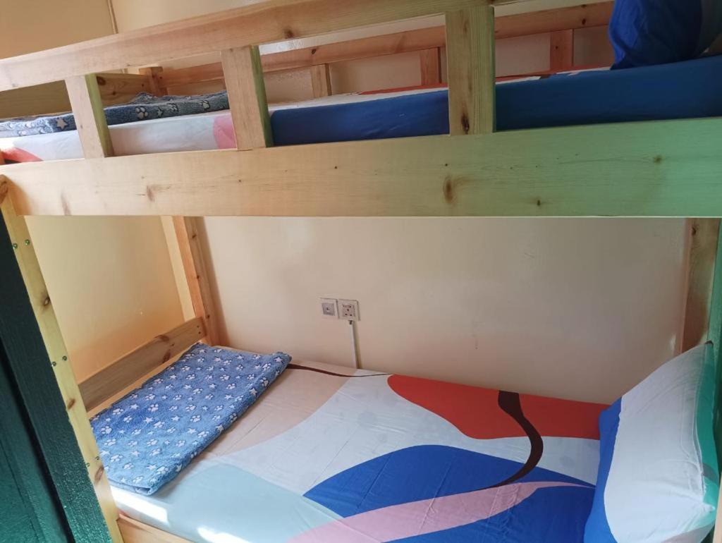 ドバイMoon Backpackers , Al Rigga , Partition For Couples And For Singlesアパートメント エクステリア 写真