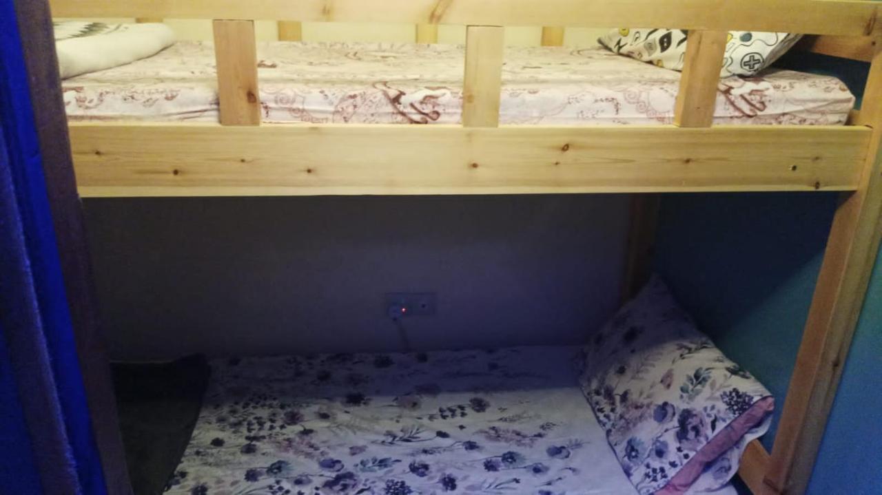 ドバイMoon Backpackers , Al Rigga , Partition For Couples And For Singlesアパートメント エクステリア 写真