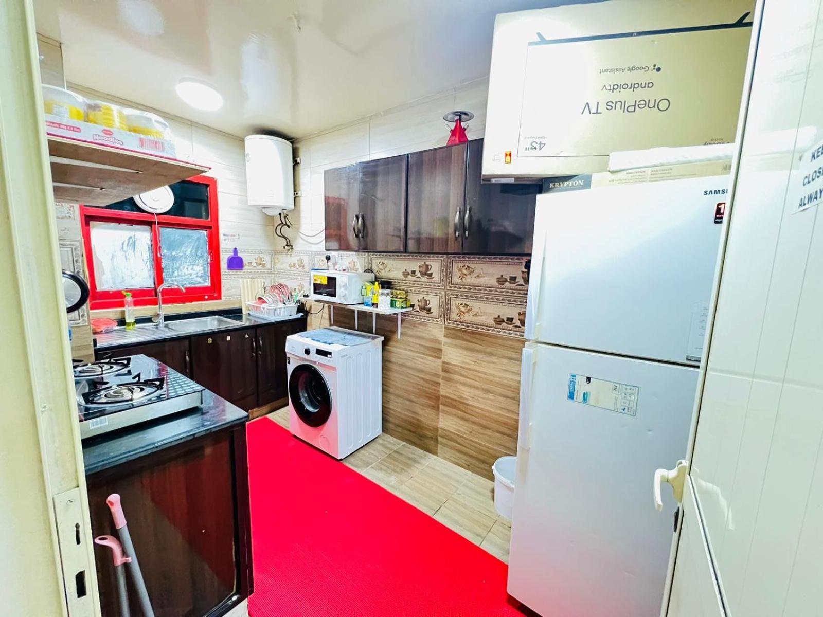 ドバイMoon Backpackers , Al Rigga , Partition For Couples And For Singlesアパートメント エクステリア 写真
